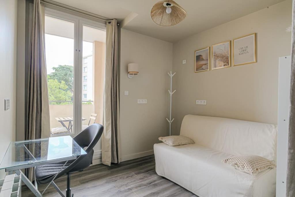 Le Pressense, Ideal Sejour Pro Ou Familiale Vénissieux エクステリア 写真