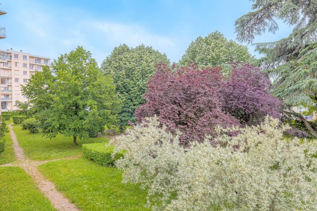 Le Pressense, Ideal Sejour Pro Ou Familiale Vénissieux エクステリア 写真