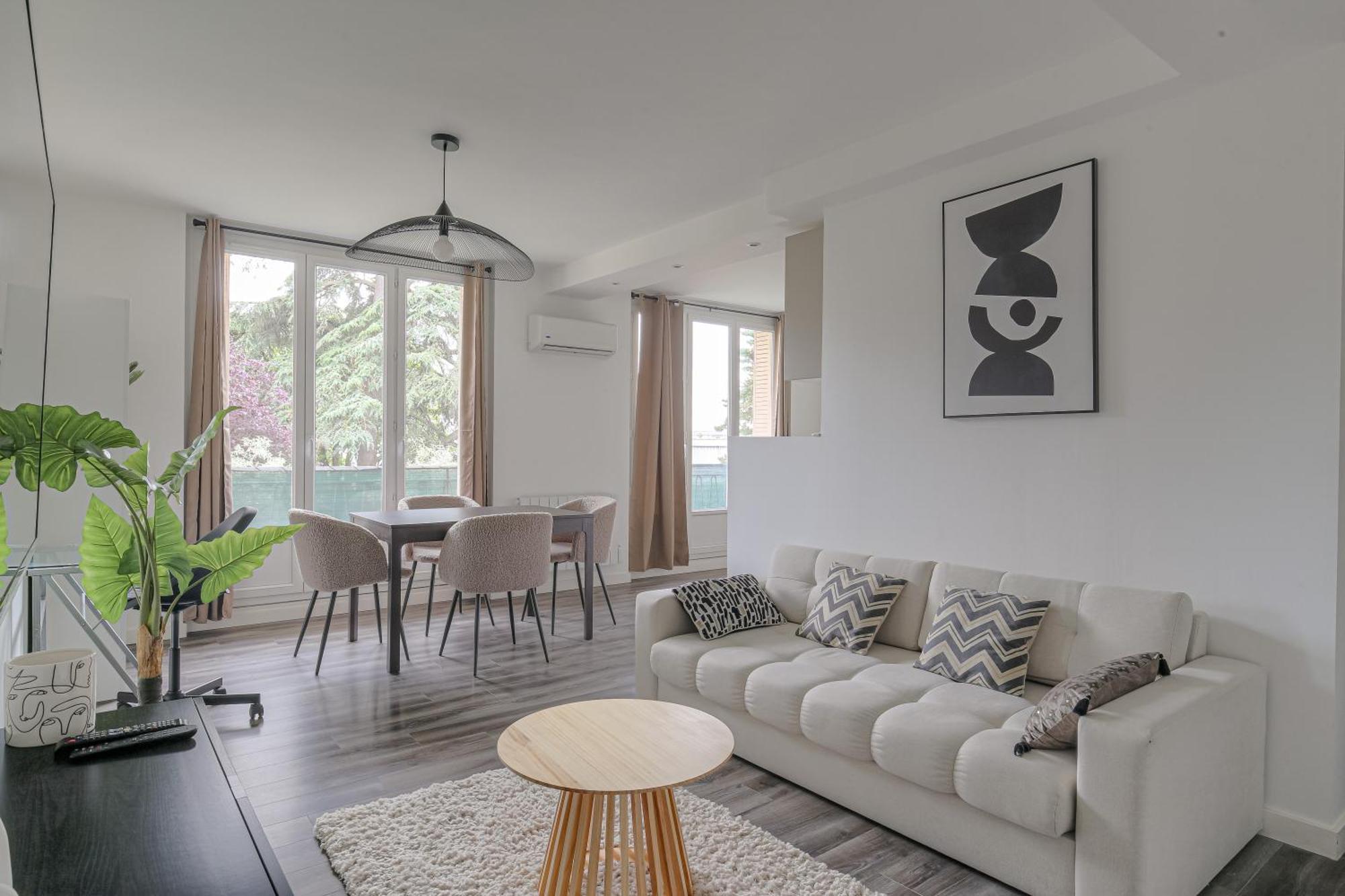 Le Pressense, Ideal Sejour Pro Ou Familiale Vénissieux エクステリア 写真